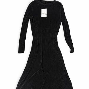 ZARA Black Long-Sleeve Velvet Midi Dress with Fitted Waist